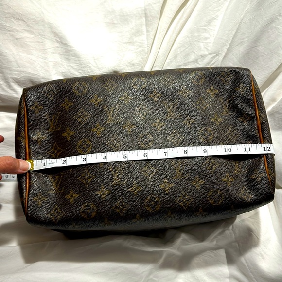 Authentic Louis Vuitton Speedy 30 Bag - Picture 8 of 9
